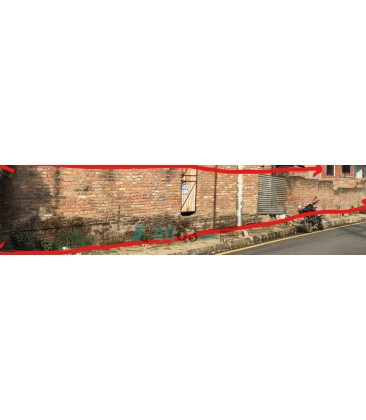 A very good commercial property with a huge face (82 feet)